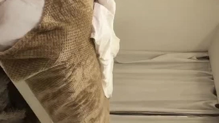 刚来的校妓，帆布鞋，牛仔裤，白T恤，学生妹青春活力，白嫩肌肤映衬下水汪汪的黑森林，无套啪啪