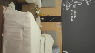 国产一区二区精品无码传媒深圳某小区干洗店性感美女老板娘和经常光顾生意的中年男酒店偷偷开房,真风骚出门连内裤都不穿,边肏边扒衣服!- 女的被弄到高潮喷水抽搐 -