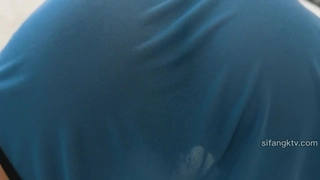 背着女朋友找高跟黑丝女王足交调教