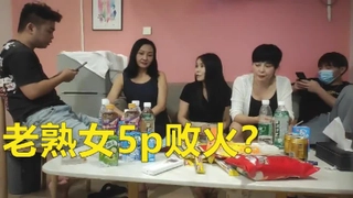 小哥哥上演舔逼狂魔舌头打转阴蒂和阴道口无套大战轻熟女多体位无套内射精液流出来第04集