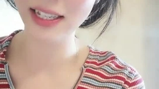 Mia Trejsi在这个视频中被大鸡巴撑开她紧绷的阴道