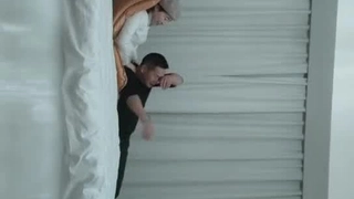 业余青少年接受大鸡巴并被精液覆盖