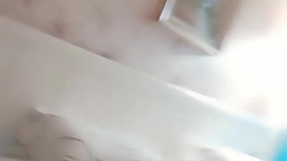 在酒店约啪非常白嫩的美女同事，饿了就吃火车便当
