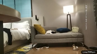 小哥哥睡醒来就开始大战一场，暴力玩穴打桩多个角度操操第01集