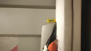 Emo男孩在同性恋青少年视频中享受独奏玩耍时间