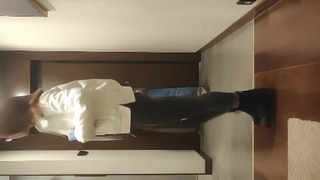 短发御姐吃完宵夜玩个3P