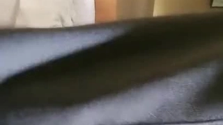 胸部丰满的印度新娘被丈夫舔和操她的阴部