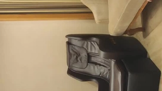 比姆博大学女孩口交并接受面部射精